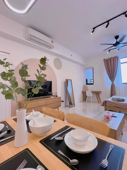 Апартаменты Cozy & Homely Chambers Kl@3 Mins Walking Distance To Lrt & Monorail Куала-Лумпур Малайзия